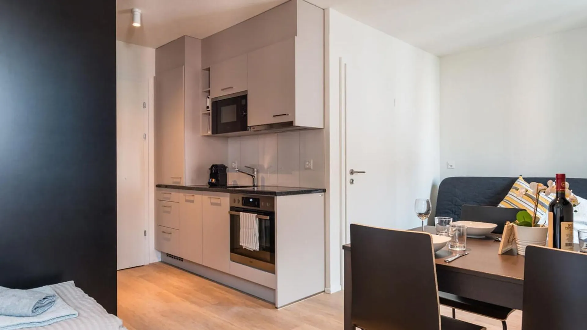 Hitrental Central Station Apartment Zürih İsviçre